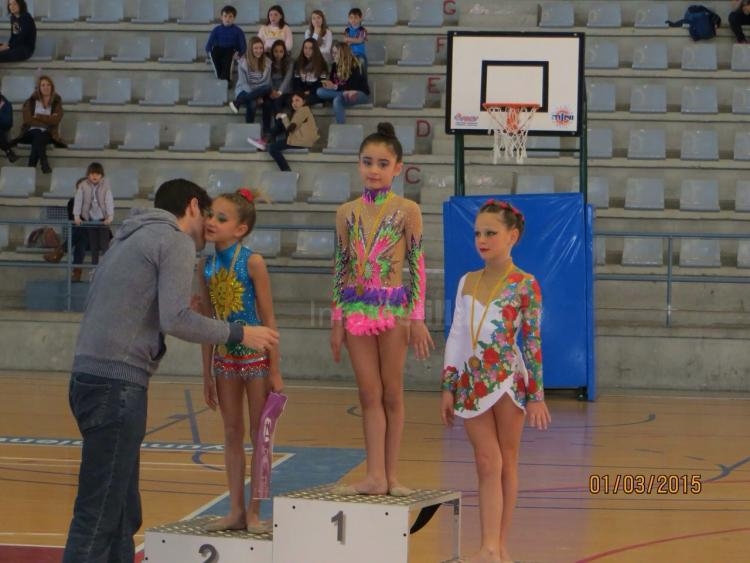 Aiara, recibiendo la medalla de plata