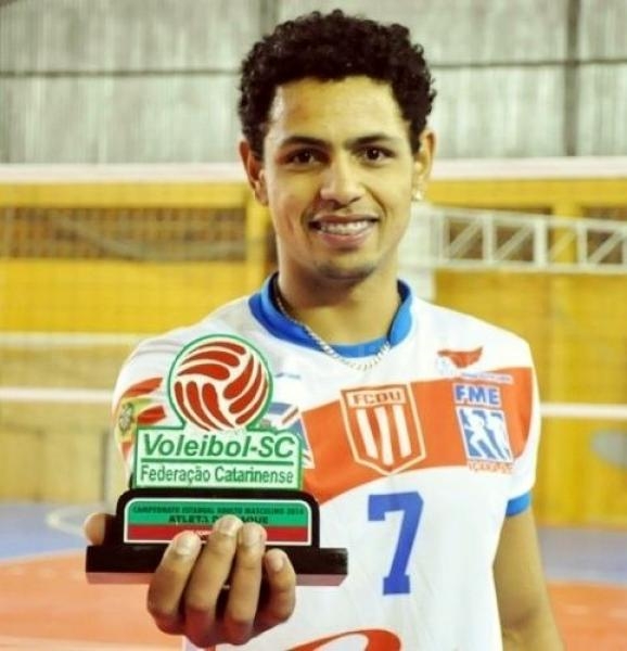 El Club Voleibol Melilla cierra su catálogo de fichajes con la incorporación del jugador brasileño Maninho