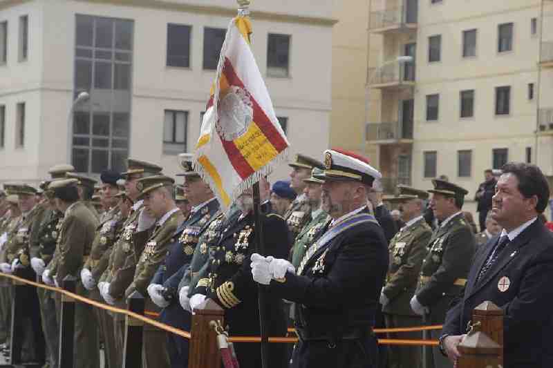 Unos 220 civiles juran bandera en Melilla en el aniversario de la ULOG24