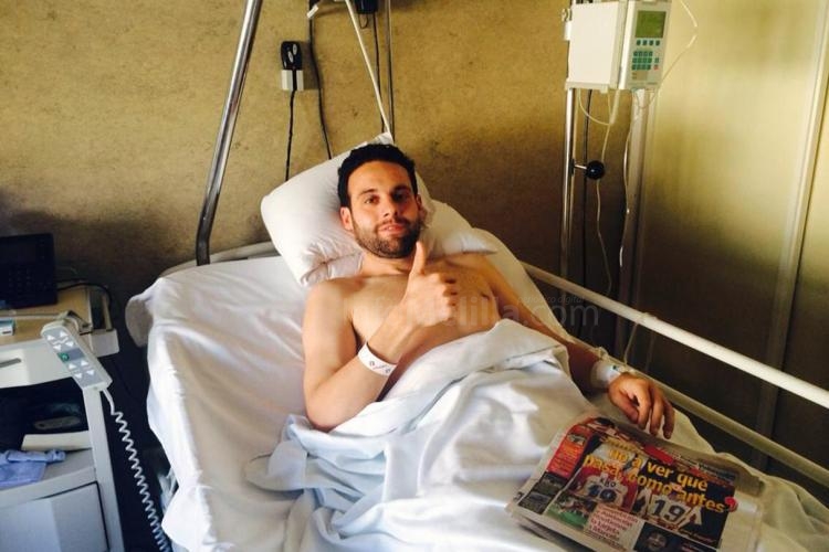 Pwdro Bolaños en el hospital sevillano tras su intervención quirúrgica