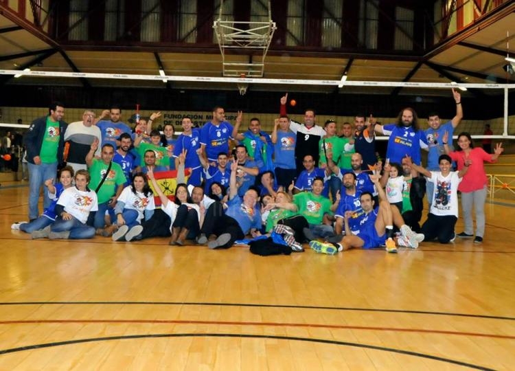 Festejando el ascenso a la Superliga-2