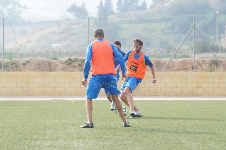 Unión Deportiva Melilla: Entrenamiento táctico en La Cañada