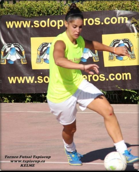 Mónica Cala, practicando fútbol sala