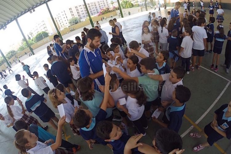 El CEIP Anselmo Pardo vibra con el Melilla Baloncesto