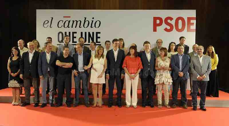 Foto de familia los dirigentes territoriales del PSOE junto con Pedro Sánchez