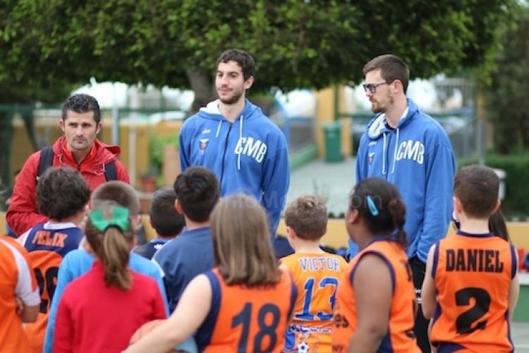 Melilla Baloncesto: Visita de Laso y Tomàs a las categorías inferiores del CAM Enrique Soler