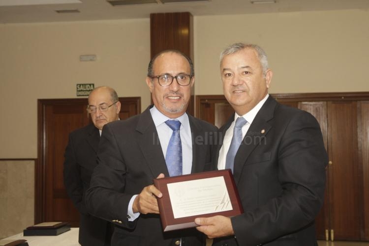 La Federación Melillense de Fútbol recibe la placa al mérito penitenciario