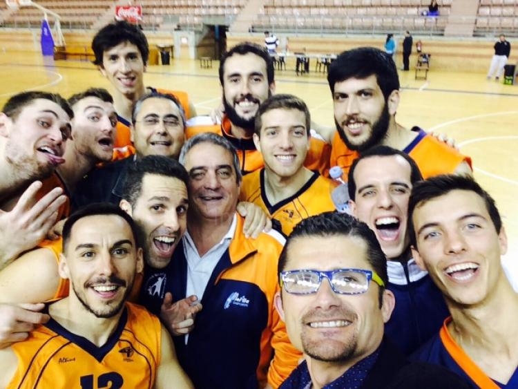Los melillenses posaron así de sonrientes tras la segunda victoria consecutiva lejos de casa