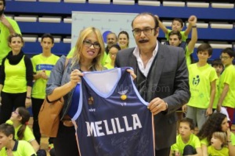 El Club Melilla Baloncesto visita a la asociación TEAMA