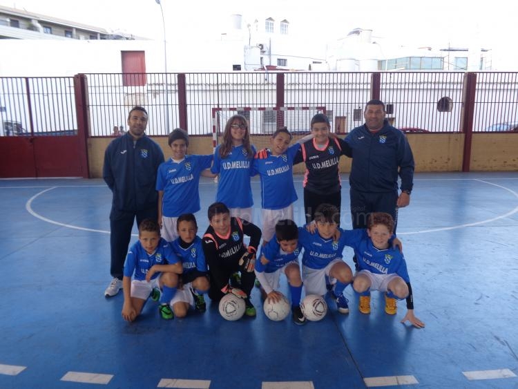 Los alevines de la UD Melilla, del césped al fútbol sala