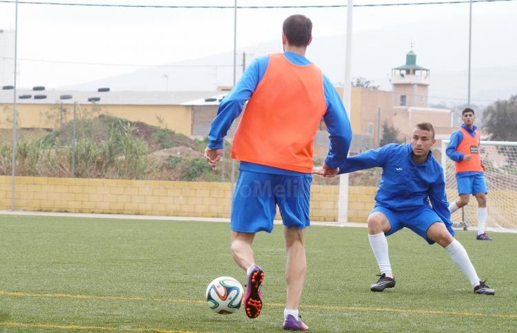 La U.D. Melilla se ejercita en La Cañada