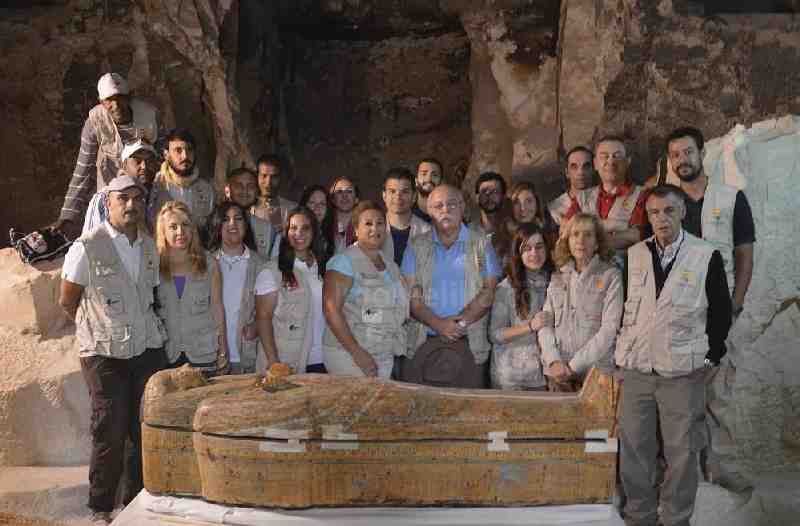 Descubierto en Luxor un sarcófago con una momia intacta gracias a un proyecto que financia la Fundación Gaselec