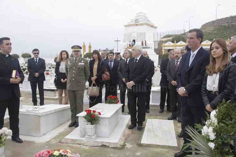 La Asamblea de Melilla rinde homenaje a personajes ilustres ya fallecidos y a melillenses que dieron su vida ayudando a los demás