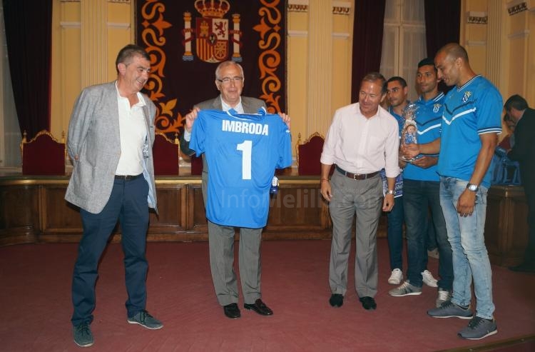 La U.D. Melilla recibe la enhorabuena del presidente de la Ciudad Autónoma