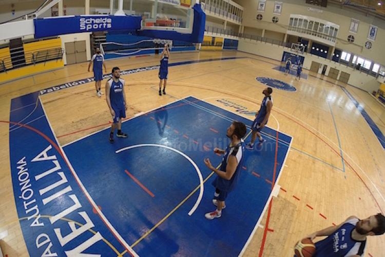 El Melilla Baloncesto apura los días para preparar la visita del CB Prat