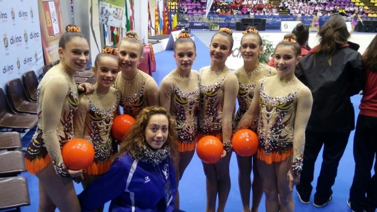 Equipo junior tras su actuación
