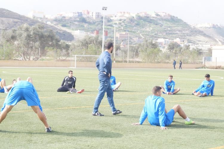 Unión Deportiva Melilla: Sesión liviana en el campo de La Cañada
