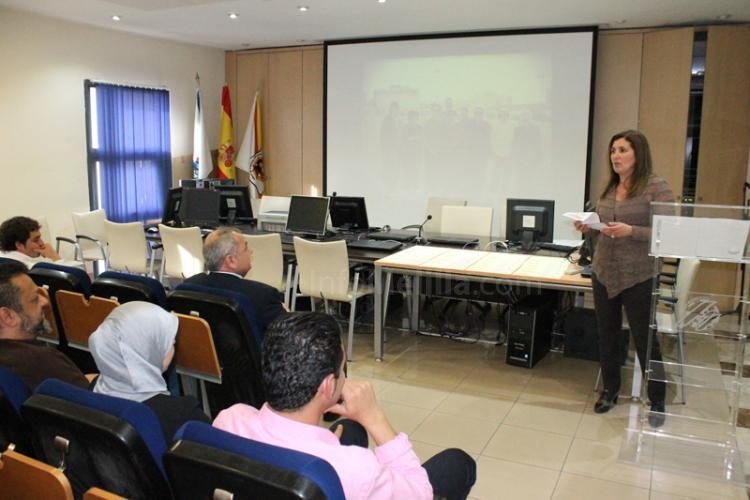 Los alumnos del curso de Operaciones auxiliares de organización de actividades y funcionamiento de instalaciones deportivas reciben su diploma acredit