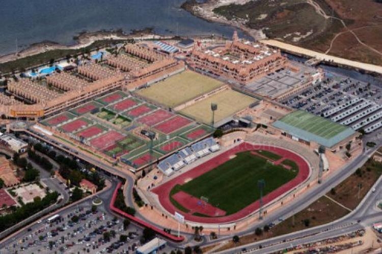Instalaciones del complejo polideportivo "Bahía Sur" en San Fernando (Cádiz)
