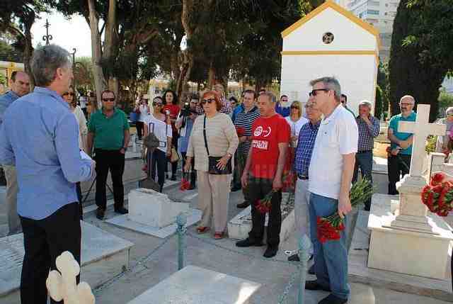 El PSOE y UGT rinden homenaje a los que dieron la vida por la democracia y la libertad