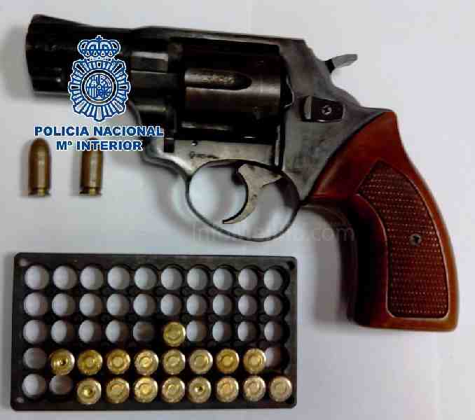 Detenido un ciudadano melillense que amenazó a sus familiares con un revólver en el transcurso de una discusión