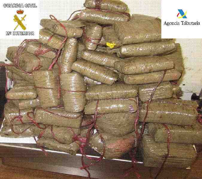 Detenido un francés de 71 cuando intentaba embarcar rumbo a la Península con 21 kilo de hachís