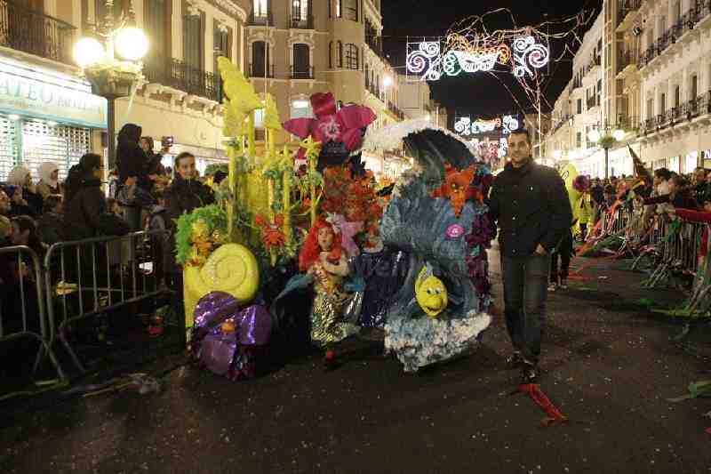 Una espectacular cabalgata pone el broche de oro al Carnaval de Melilla 2015