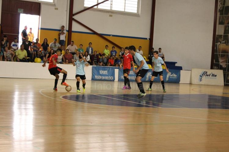 El Rusadir CF no da lugar a la sorpresa y se lleva el título de campeón infantil de fútbol sala