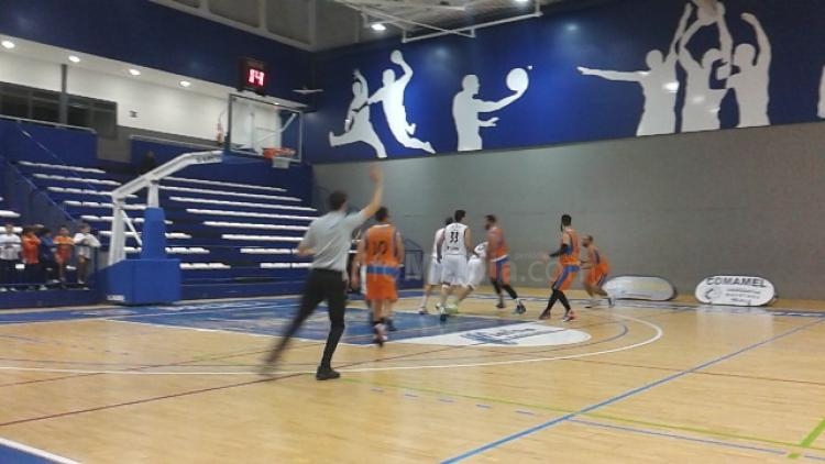 Mal último cuarto del C.A.M. en el Pezzi y ante Vélez 61-74