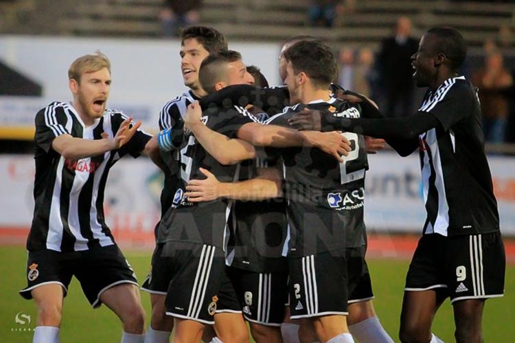 Jugadores de la Balona celebrando un gol logrado durante la presente temporada