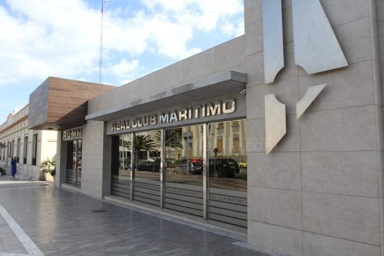 El Real Club Marítimo ofrece para este verano la oferta de cursos y actividades mas amplia de su historia