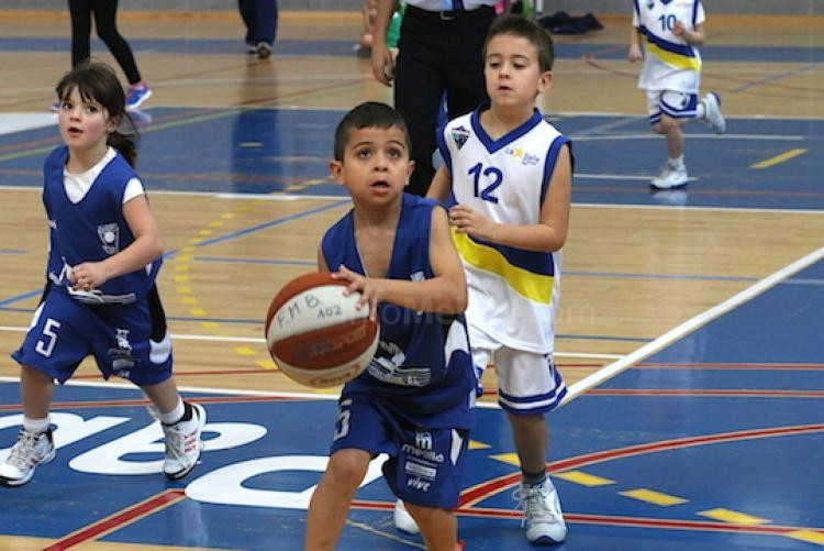 Melila Baloncesto: Diversión para el BabyBasket y pase a la final para el Junior Masculino