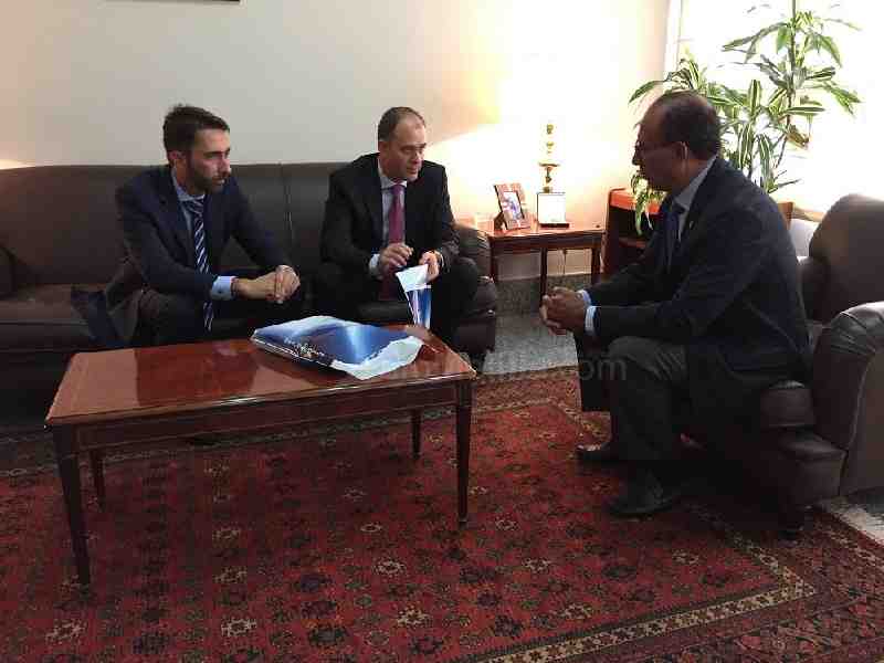 Tomás Muñoz junto a su antecesor, Jorge Badás, y al delegado del Gobierno en Melilla
