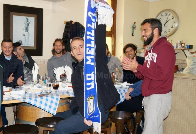 Unión Deportiva Melilla: Comida de equipo en el restaurante "Dique Sur"