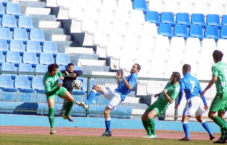 Unión Deportiva Melilla: Juanjo, amo y señor del carril derecho