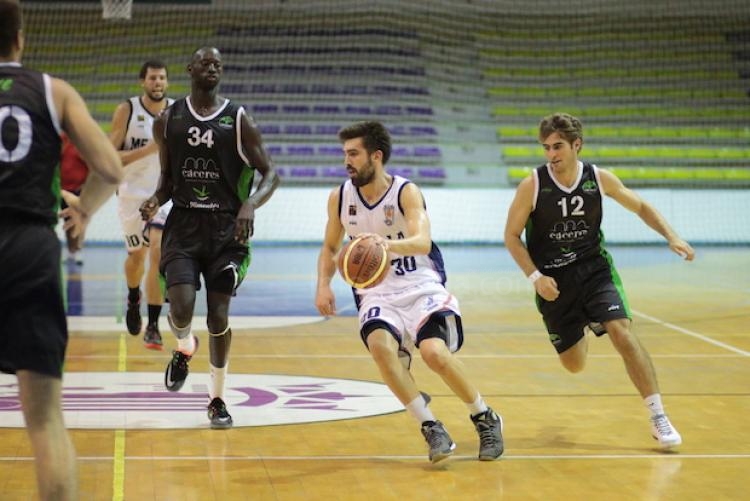 En el primer encuentro de la segunda gira, Melilla Baloncesto superado por Cáceres Patrimonio de la Humanidad (65-51)
