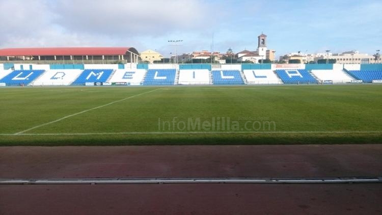 El aspecto del municipal de deportes es magnifico en cuanto a su césped