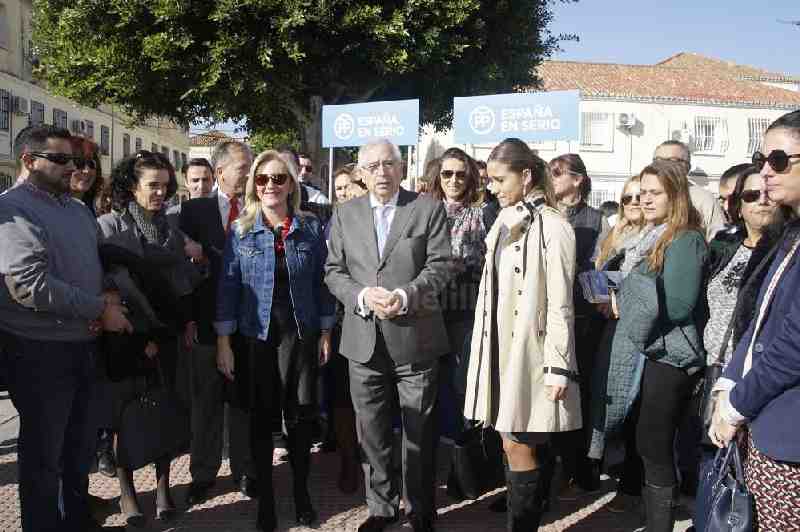 Imbroda: “La lógica, la decencia, la seriedad y el rigor de Rajoy ganan frente a los insultos de Pedro Sanchez”
