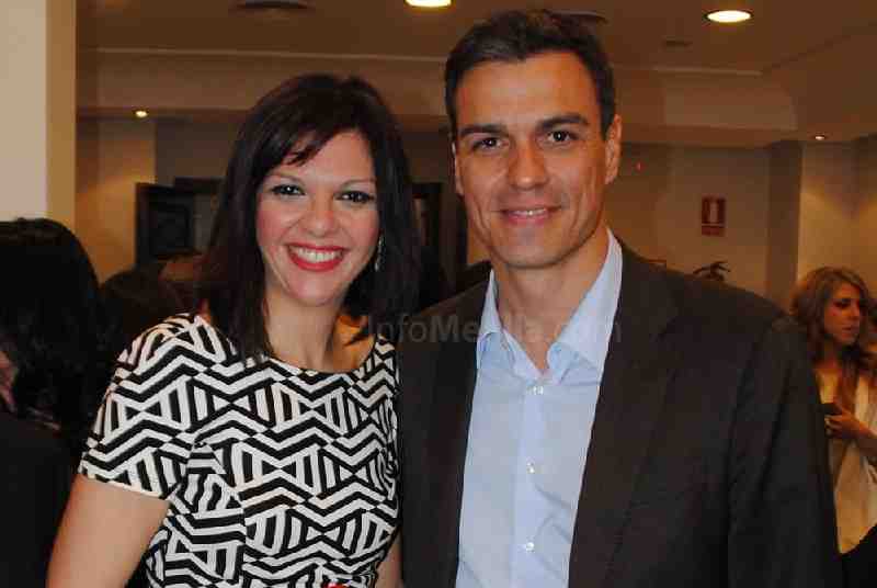Sabrina Moh junto a Pedro Sánchez