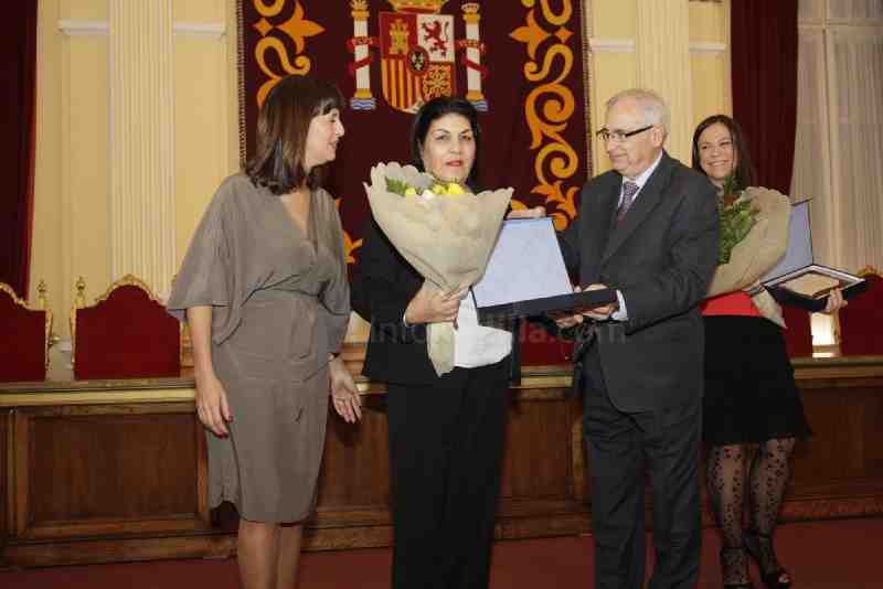 Las matronas Dolores Sáez y Yamina Mizzian reciben el Premio “Lourdes Carballa 2015”