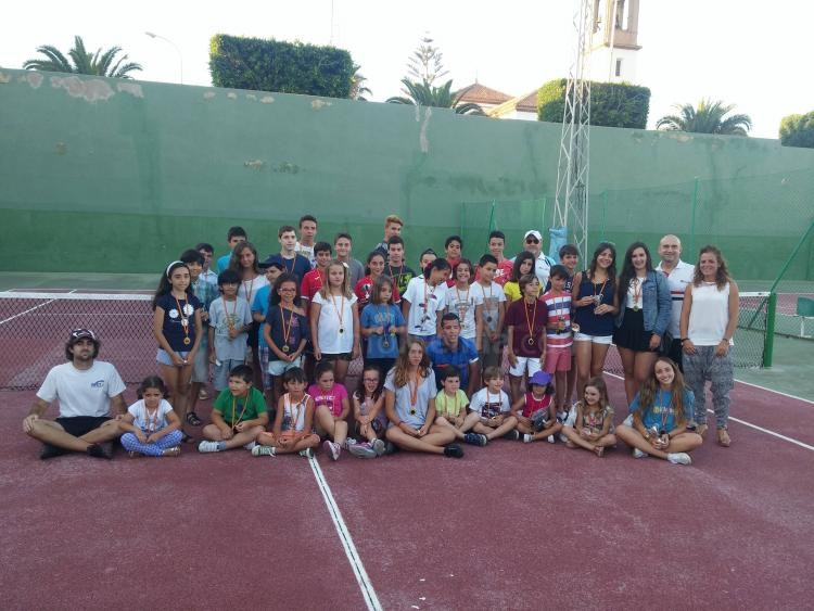 Excelente ambiente deportivo en el Final de Curso de la Escuela de Tenis de la Federación