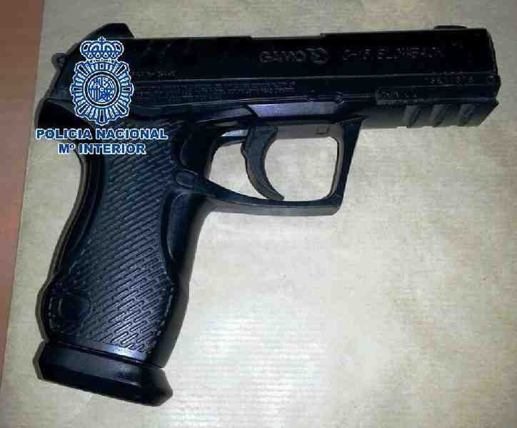 La Policía Nacional detiene a un joven por amenazas e interviene una pistola de gas