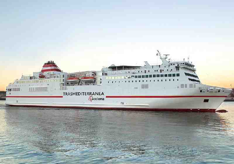 Trasmediterránea reducirá a casi dos horas el viaje en la línea Melilla-Málaga