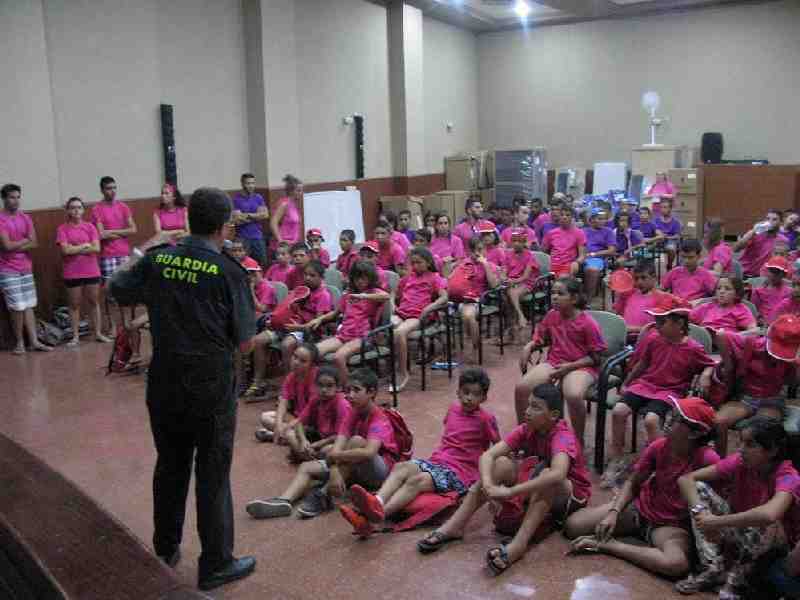 La Comandancia de la Guardia Civil celebra las II Jornadas de convivencia con las Colonias Urbanas de Cáritas Interparroquial.