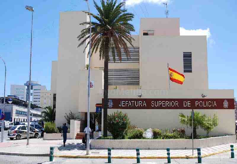 Detenido a un individuo que intentaba atracar un kiosko con un cutter y un cuchillo