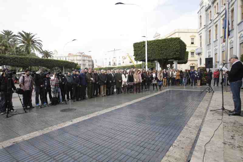 Melilla muestra su repulsa contra la barbarie terrorista