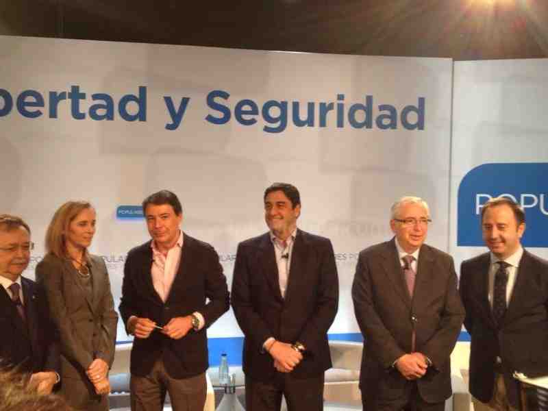 Imbroda junto a otros importantes cargos del PP
