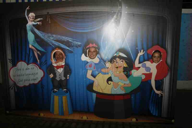El encendido de las luces da el pistoletazo de salida a la Feria 2015