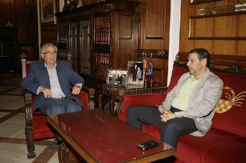Momento de la reunión entre Imbroda y Aberchán