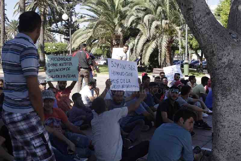 Unos 80 sirios piden en Melilla su "salida inmediata" hacia Europa